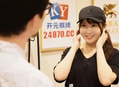 Cô nhân viên giao hàng dễ tính với khách