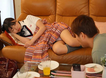 Gã này chịch em gái mới lớn của người yêu