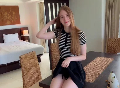 Khách du lịch nam lân la làm quen lễ tân rồi địt